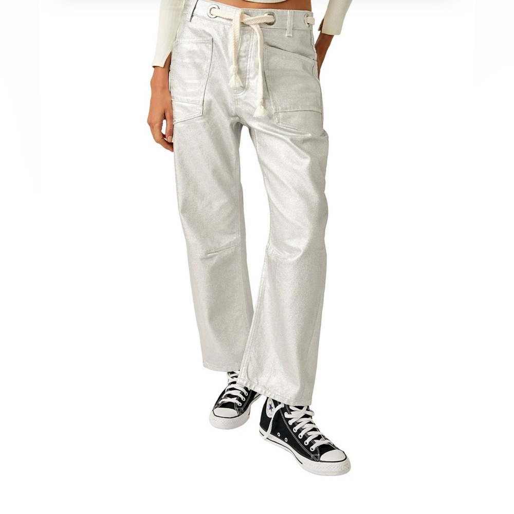 NWT We the free Moxie low slung pull on barrel size 27 metallic silver